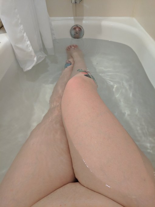 Now help me finish off my day with a nice indica.   $gingersparks  #420 #bathtub #girlswhosmoke #Happy420<a href="/tag/footfetish"class="tags"><span>#footfetish</span></a><a href="/tag/ginger"class="tags"><span>#ginger</span></a><a href="/tag/bathtub"class="tags"><span>#bathtub</span></a><a href="/tag/happy420"class="tags"><span>#happy420</span></a><a href="/tag/girlswhosmoke"class="tags"><span>#girlswhosmoke</span></a>