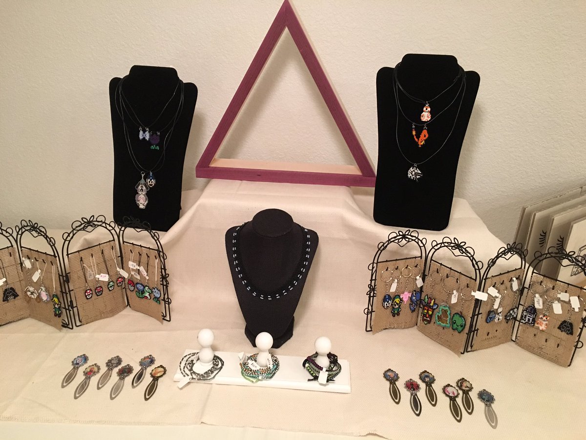 RockDocLML's tweet photo. Second table practice run/set up for my #CraftShow displays. 😀 Triangle will likely highlight #FridaKahlo! 

On May 10th &amp; June 14th I’ll be at the Art Night Out Art market in Lafayette, CO! #ArtMarketLafayette @Etsy #etsy #RockDocLML #CraftFair #Handmade https://t.co/lVggHIKDhd