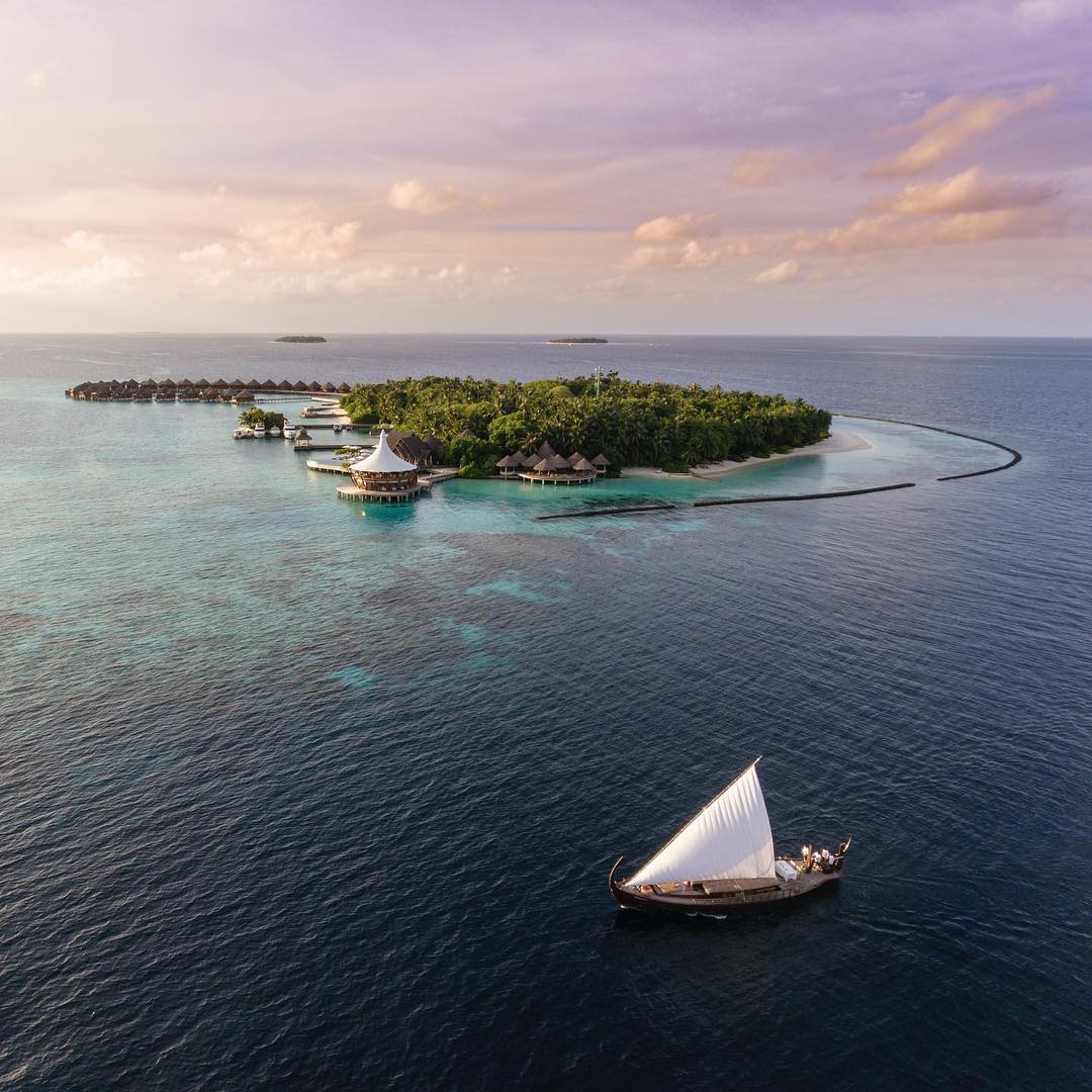 visitmaldives's tweet image. Sailing towards a new week. Good morning from Maldives…the sunny side of life ☀️🌴🌊 | 📷: muhaphotos via IG | #Maldives #VisitMaldives #SunnySideofLife