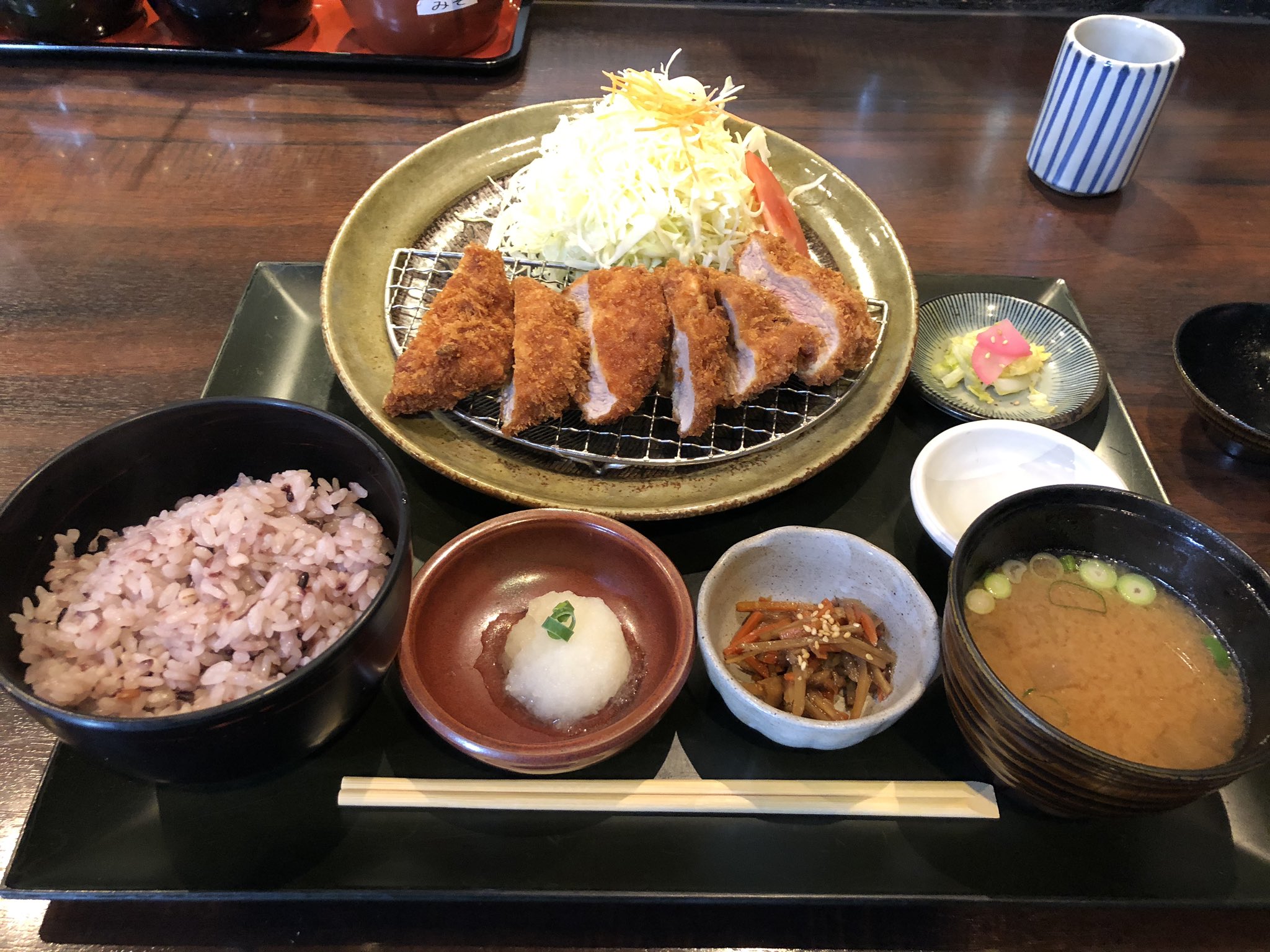 すーまん トンカツをな トンカツをいつでも食えるくらいになりなよ それが 人間えら過ぎもしない貧乏過ぎもしない ちょうどいいくらいってとこなんだ そんなわけで ヒレカツを食べる トンカツ慕情 美味しんぼ名言 T Co 06xh5mxakt
