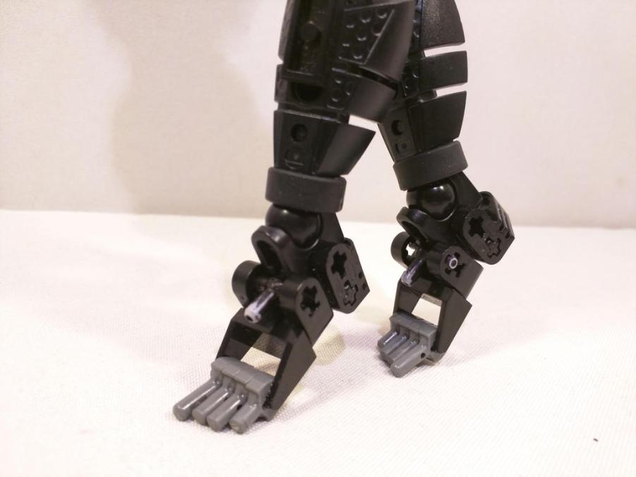 CursedBionicIes's tweet photo. tfw no gamer girl foot sweat in my bionicle https://t.co/zPtclQ1XL3