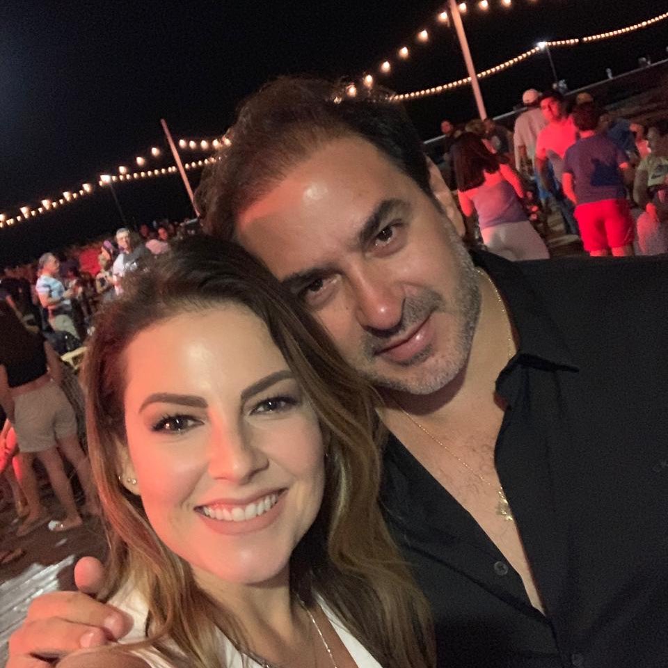 JULIANZACARIASC's tweet photo. Casa llena en la Velada Junto al Mar y con la mejor compañía; mi esposa Alma. https://t.co/TEv6BpudqQ