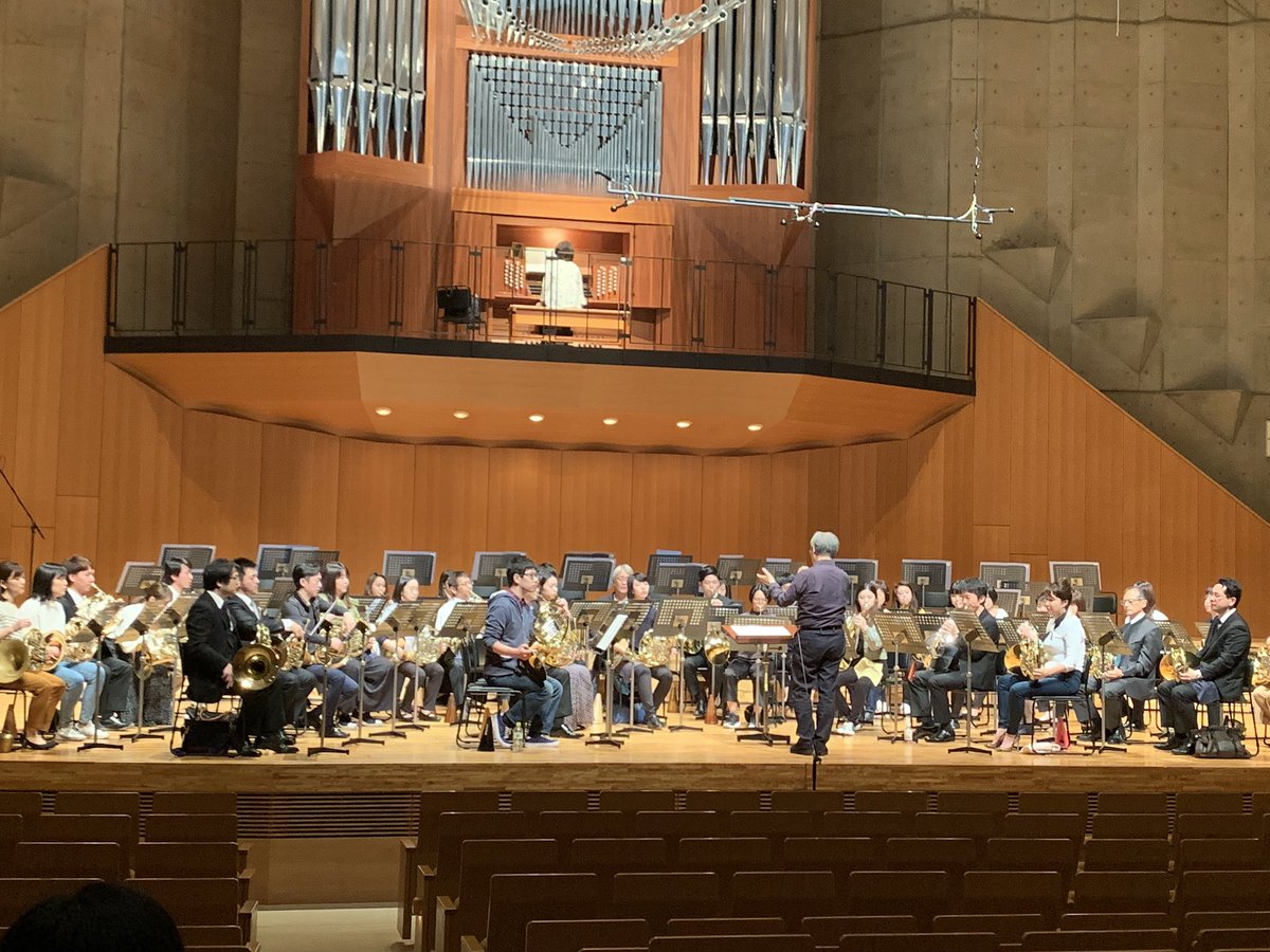 日本中のホルン奏者が集まっています。凄いサウンド！