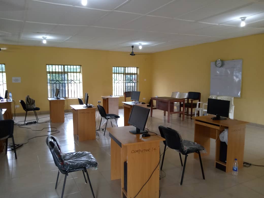 TrackaNG's tweet photo. In 2018, N39.4m was allocated for human capital development on ICT for unemployed youth in Ibadan South West/North West,Oyo state. We report that this project has been completed. But observed that  Hon. Akinade Fijabi labelled the ICT as personal donation. #GetInvolved https://t.co/HHRLtpOpDH
