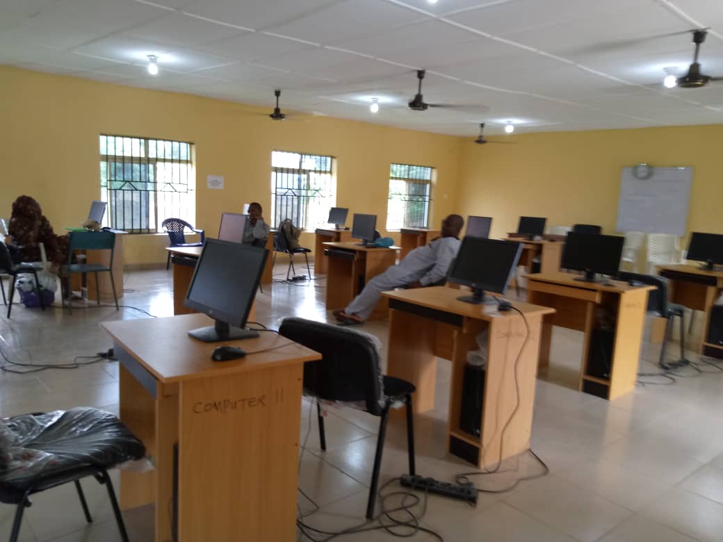 TrackaNG's tweet photo. In 2018, N39.4m was allocated for human capital development on ICT for unemployed youth in Ibadan South West/North West,Oyo state. We report that this project has been completed. But observed that  Hon. Akinade Fijabi labelled the ICT as personal donation. #GetInvolved https://t.co/HHRLtpOpDH