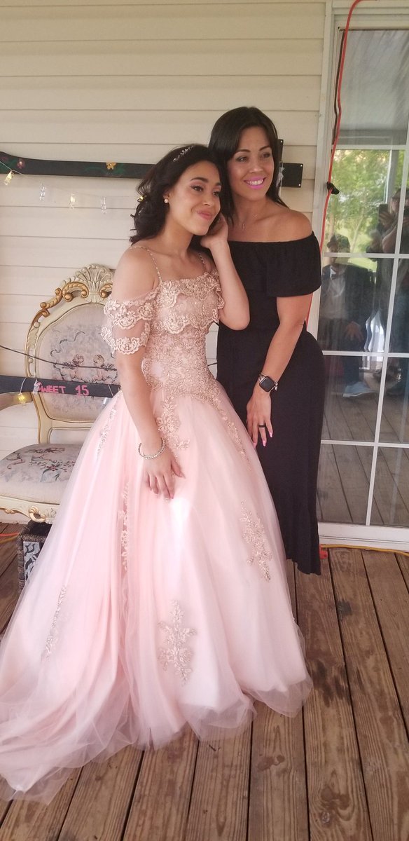 2rlyblssd's tweet photo. My Gorgeous Daughter Sweet 15.. https://t.co/OzE91kiNpN