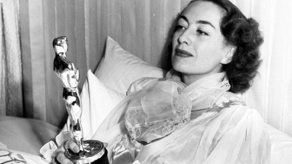 latecinemapod's tweet photo. Sick in bed watching MILDRED PIERCE. I think Joan would approve. 🎂#joancrawford #michaelcurtiz #jamesmcain #filmnoir https://t.co/UKn7yuqnwj