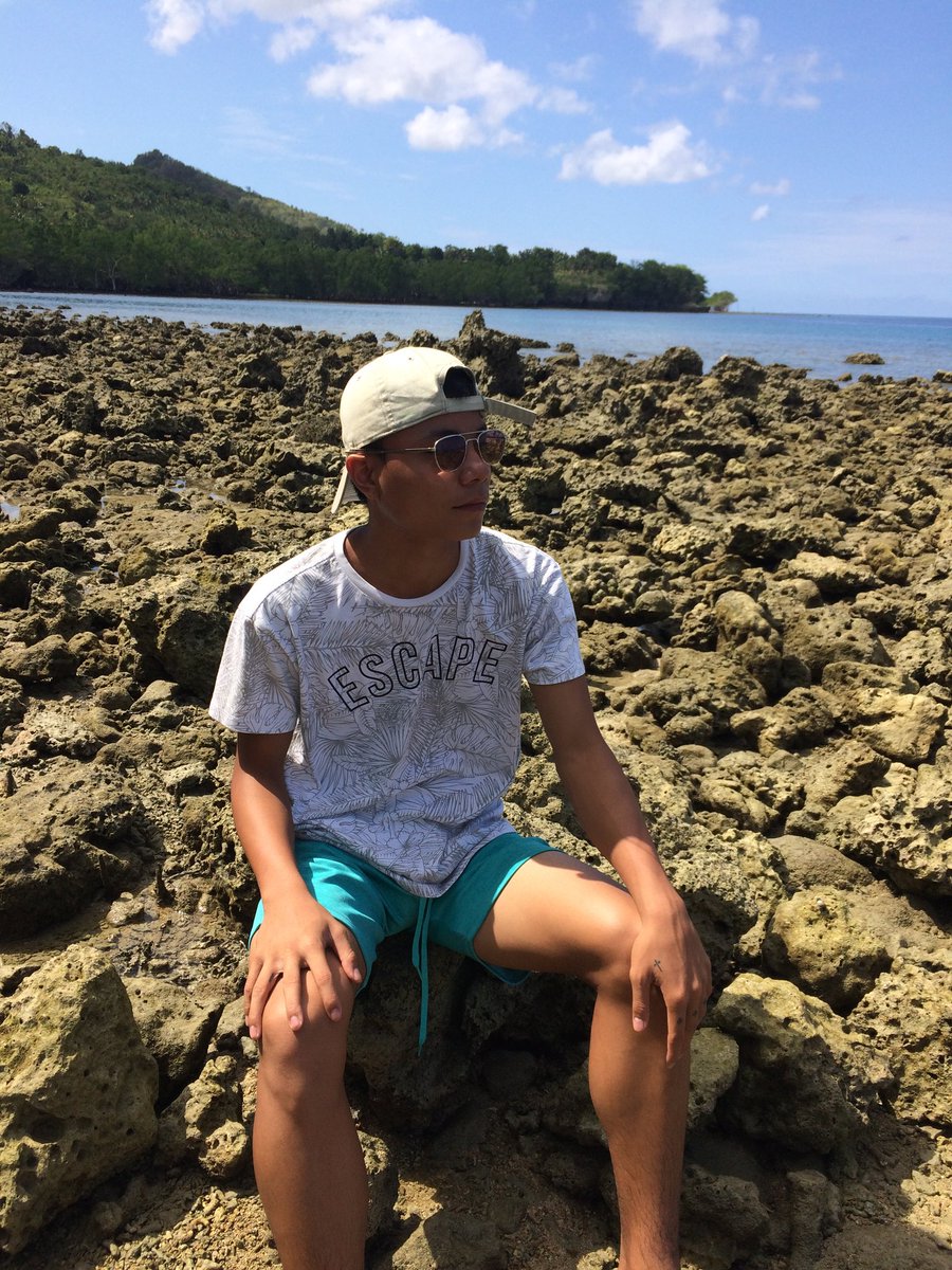 markjaydar's tweet image. summer breeze ☉