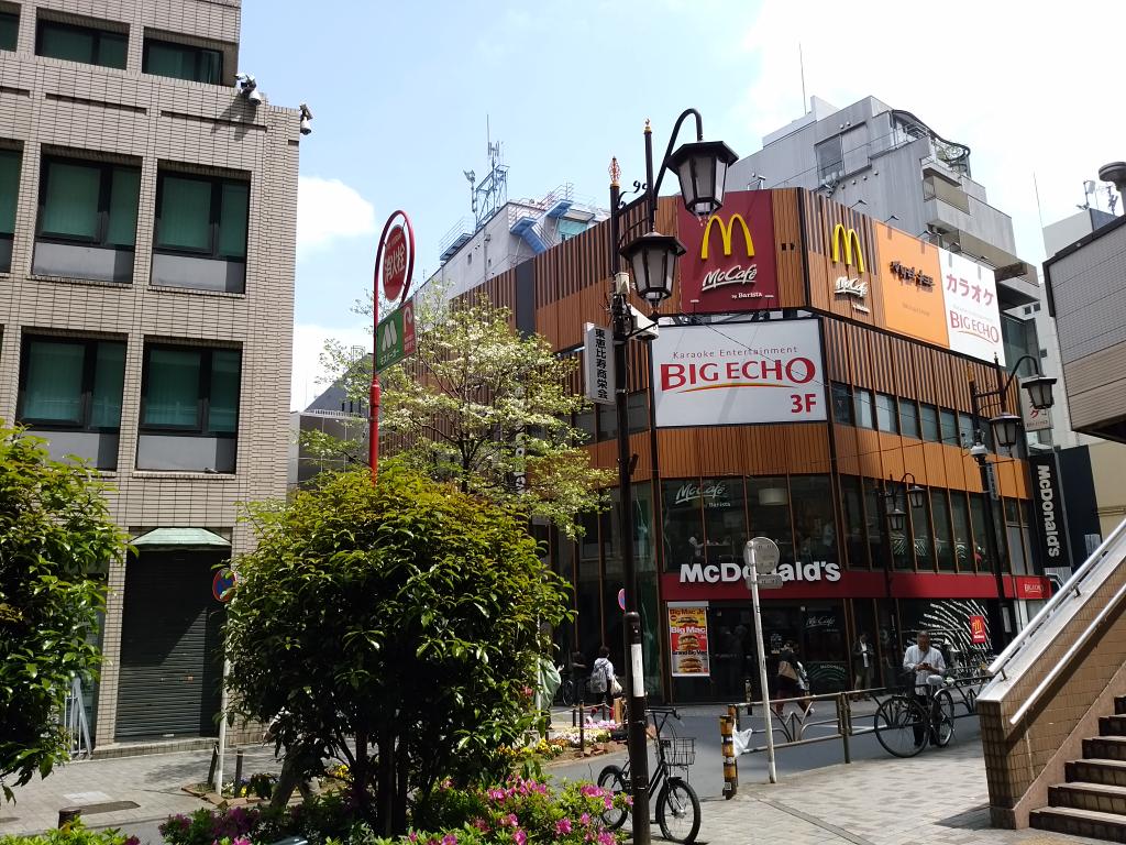 伊園p Twitterissa 恵比寿駅西口のマック ぴょんさんの差入れナゲットはここかも デパ地下とかでなく相手に気を遣わせないだろうチョイスに感嘆する 未来や翼や茜も 年前の私たち同様マックでだらだらしてるのかな