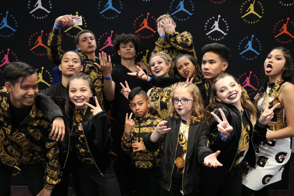 prodigydancelv's tweet photo. Amazing time performing at @JordanClassic @Jumpman23 @TMobileArena 🔥🔥 #prodigydancecrew #jordanbrandclassic https://t.co/WDC8dJLepW