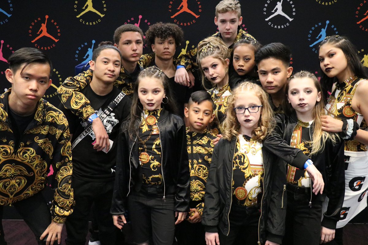 prodigydancelv's tweet photo. Amazing time performing at @JordanClassic @Jumpman23 @TMobileArena 🔥🔥 #prodigydancecrew #jordanbrandclassic https://t.co/WDC8dJLepW