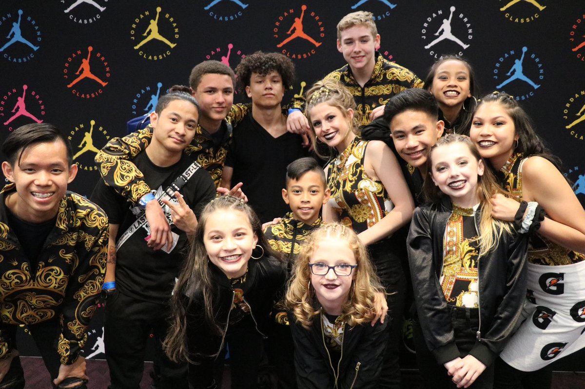 prodigydancelv's tweet photo. Amazing time performing at @JordanClassic @Jumpman23 @TMobileArena 🔥🔥 #prodigydancecrew #jordanbrandclassic https://t.co/WDC8dJLepW