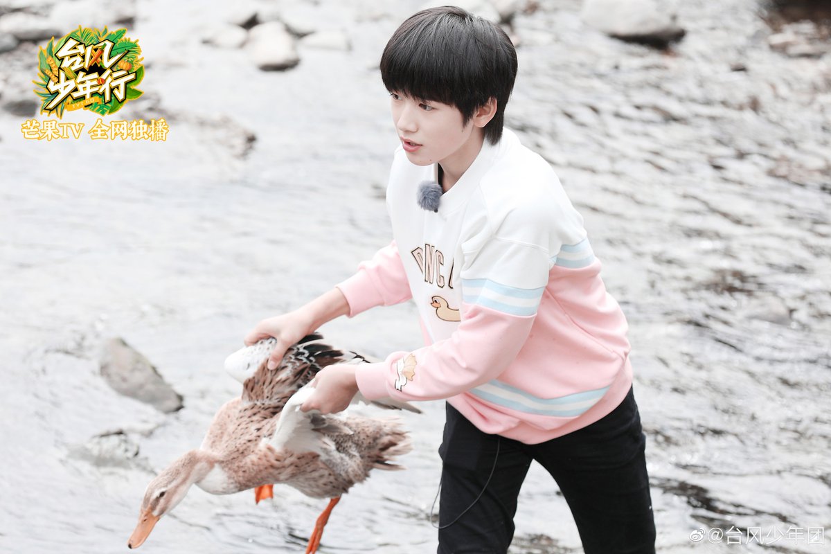 AllforSYX's tweet photo. ❣TYT台风少年团微博更新 weibo update❣

台风少年行🌟EP 12
是舍不得说出口的再见，也是我们的美好纪念
Reluctant to say goodbye, and it’s also our beautiful memorial.

#宋亚轩 #SongYaXuan #台风少年团宋亚轩 #TYT宋亚轩 #TYT #台风少年团 #TYPHOONTEENS​ #台风少年行 #tytgo https://t.co/a50ZOUxNPN