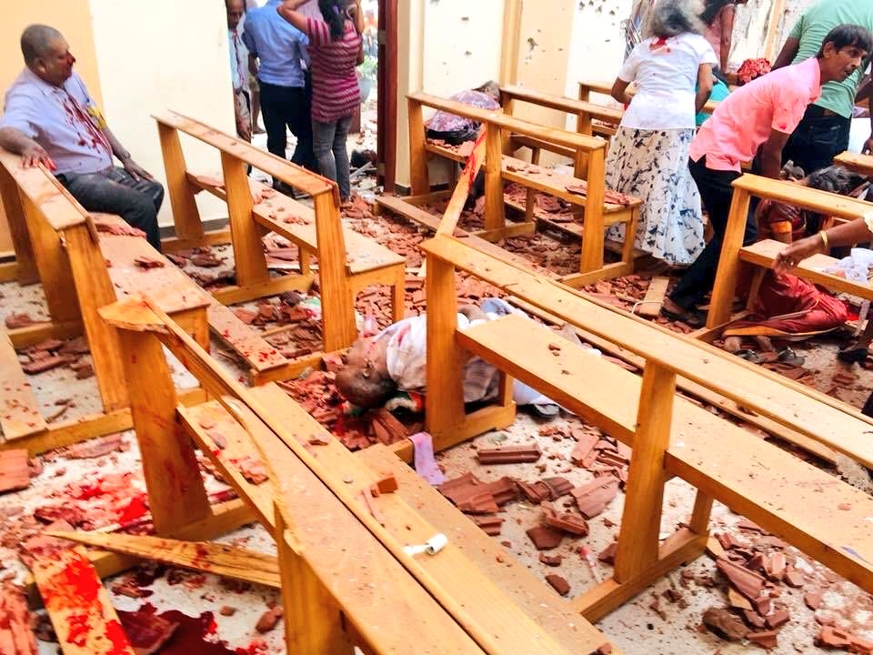 TheLogicalNews's tweet photo. 2 major Bomb blast at #Colombo Church during #Easter players, more than 34 wounded, More details Awaited.
#Srilanka #TerrorismoNuncaMás #ColomboChurch https://t.co/wCwF4599jd
