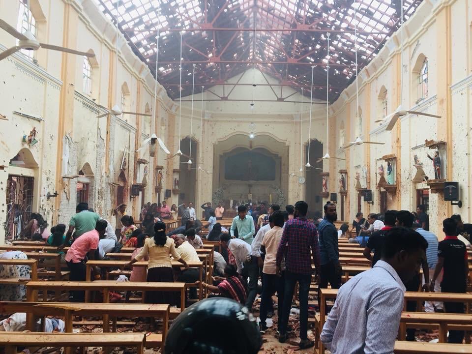 TheLogicalNews's tweet photo. 2 major Bomb blast at #Colombo Church during #Easter players, more than 34 wounded, More details Awaited.
#Srilanka #TerrorismoNuncaMás #ColomboChurch https://t.co/wCwF4599jd