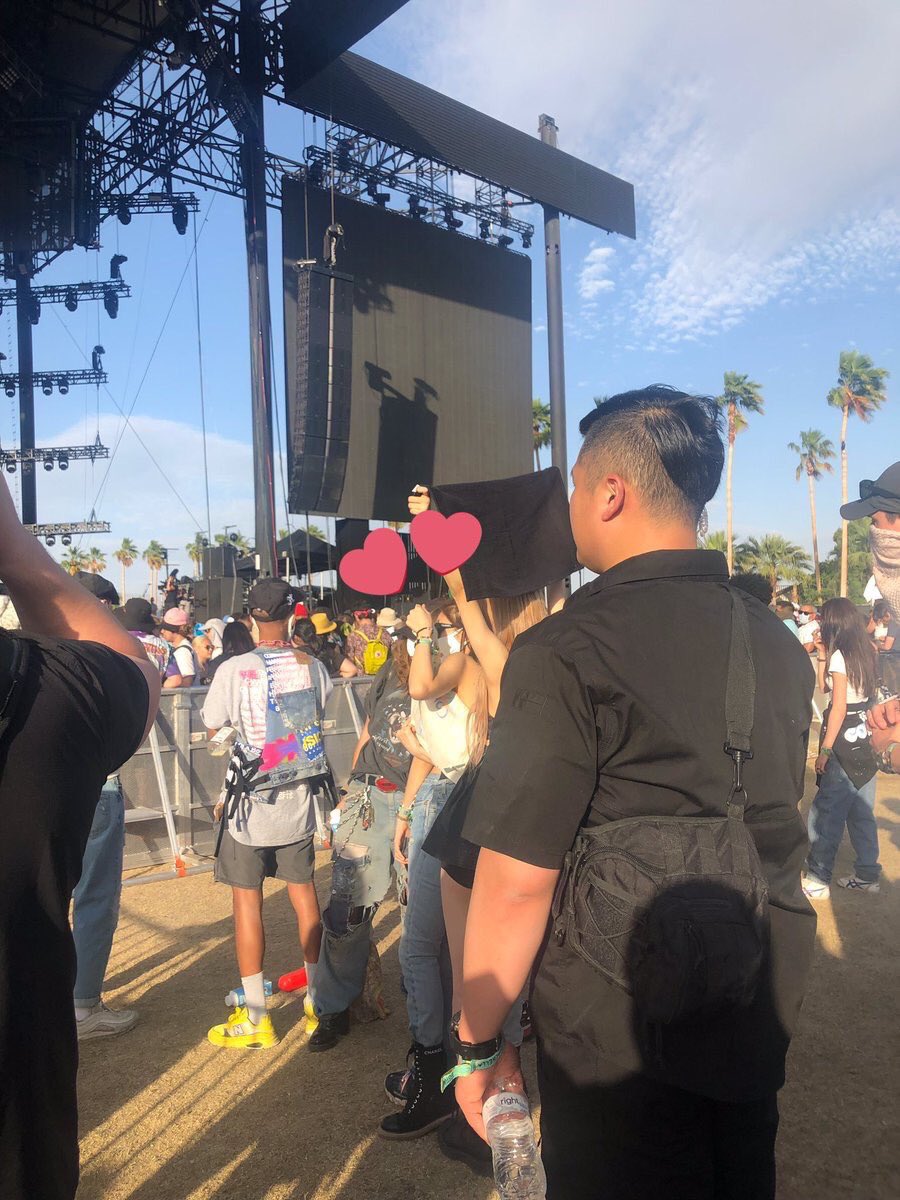 LlSAREA's tweet photo. The girls were seen in Coachella today, April 21! 

ctto 

#BLACKPINK #LISA #JISOO #LALISA #ROSÉ #JENNIE @ygofficialblink https://t.co/2TRwHzFDUD