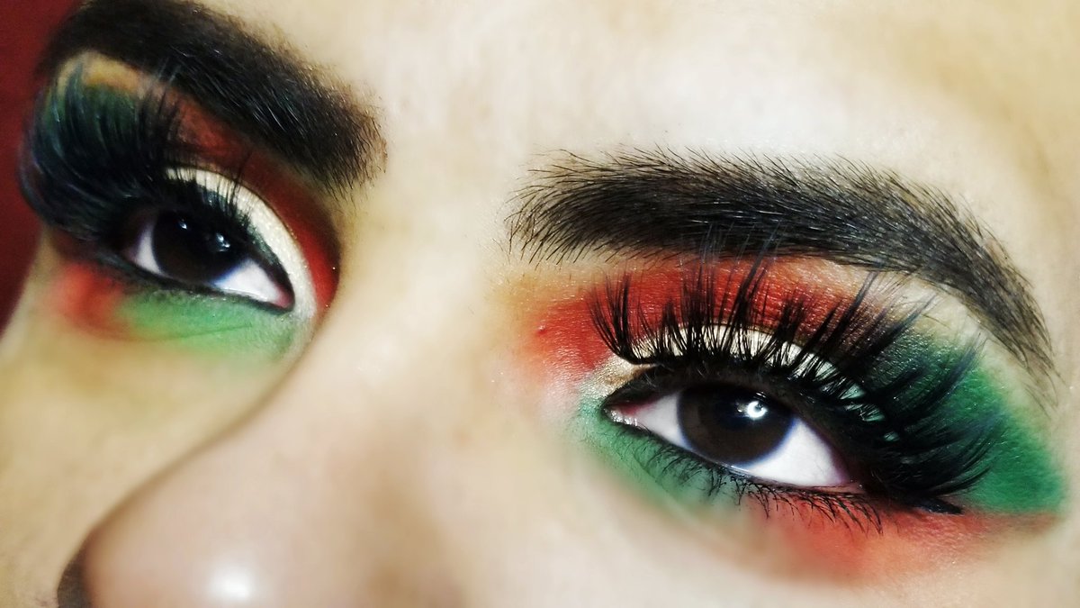 oscarxxavier's tweet image. Happy #420 
Day 3/100 #100daysofmakeupchallenge
@jamescharles x @MorpheBrushes palette
@milkmakeup Kush Waterproof Mascara
#kushwaterproof #kushmascara