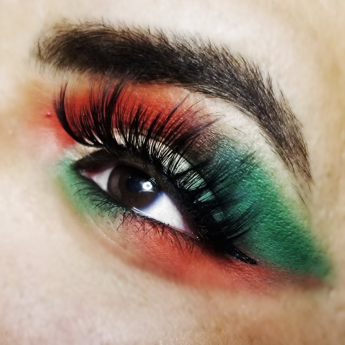 oscarxxavier's tweet image. Happy #420 
Day 3/100 #100daysofmakeupchallenge
@jamescharles x @MorpheBrushes palette
@milkmakeup Kush Waterproof Mascara
#kushwaterproof #kushmascara