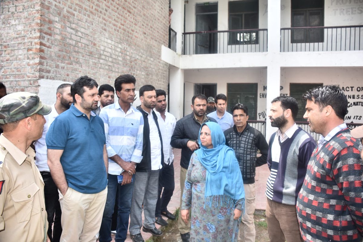 imrankehwah's tweet photo. The condition of govt schools in my area is worst, I Visited few schools in shalimar and harwan area yesterday. I will make a DPR for their upgradation. We need smart and model school. https://t.co/2EoNjDK1eP