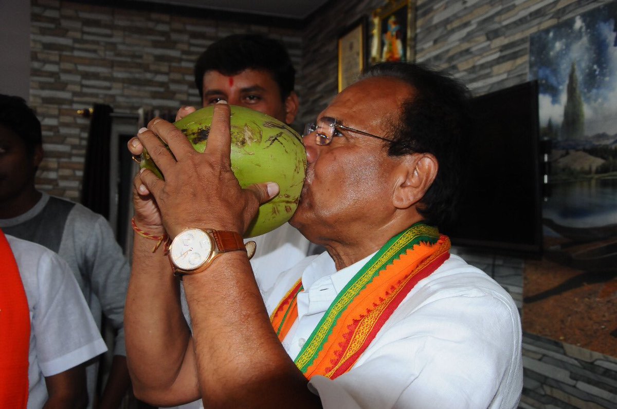 VishweshwarBhat's tweet photo. This election at least kindled the debate over the use of plastic straw while drinking tender-coconut or juice. Straw is hazardous to environment. It’s time to discard and ban it.
#DontUseStraw
#StrawSucksNature https://t.co/ZZsxmFBeXj