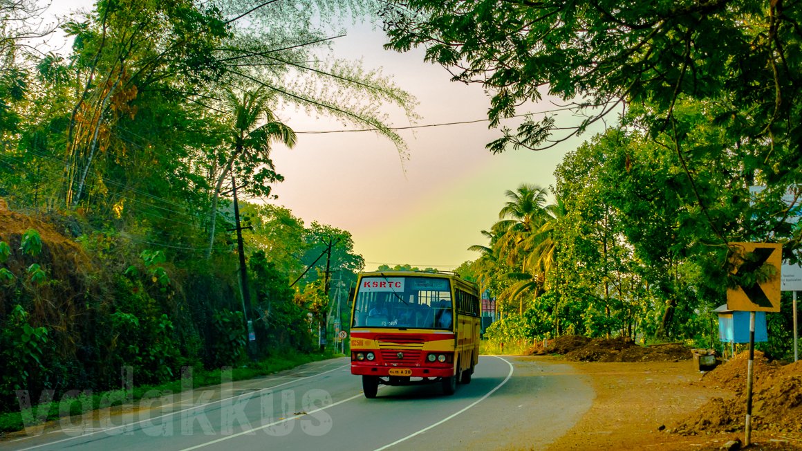 vadakkus's tweet photo. Good Morning! KSRTC Nilambur RSC 586 Superfast on MC Road in #Kerala https://t.co/Yb4BsWdemM #fottam #KSRTC #busphotography https://t.co/iPFLB7avLL