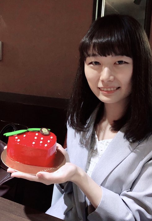 erika_hana_'s tweet photo. 昨日は普段お世話になっている教室の皆様に昇段祝いをして頂きました🌼

イチゴのケーキがかわいくて美味しかったです🍓✨
ありがとうございました(^^) https://t.co/o5Qig8k7oD