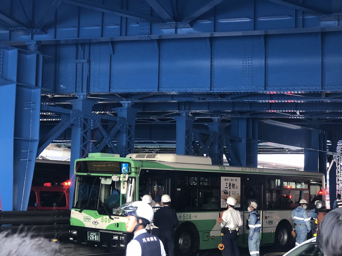 三ノ宮駅前で神戸バスが暴走した事故現場の画像