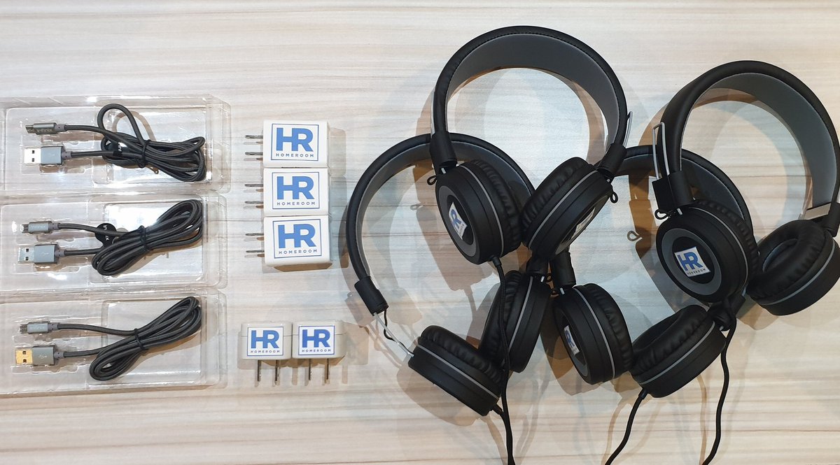HomeRoomPH's tweet photo. Forgot something but too tired to go back and get it?? 
We now have micro usb cables, plugs, adaptors and headphones should you need them. 😊 
(Type C and lightning cables to follow 😉)
All you have to do is present your ID and a refundable deposit of P100 to borrow these  💙💛 https://t.co/rBKLFZKmx6