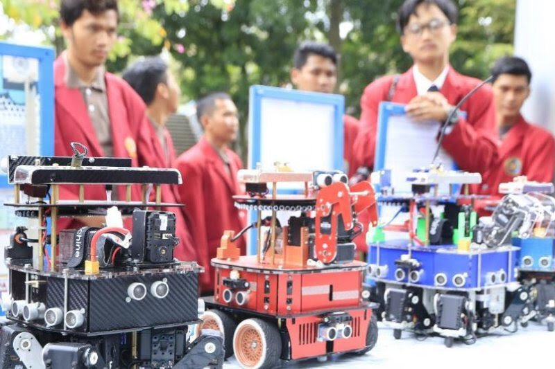 USConGenSby's tweet image. Bangga! Tim robotic dari @UMMcampus yang berhasil menang dalam kontes robot the Trinity College&apos;s Fire Fighting Home di Hartford, Connecticut, Amerika Serikat Jumat lalu! Via @antaranews google.com/amp/s/kalsel.a… #kontesrobot #UMM