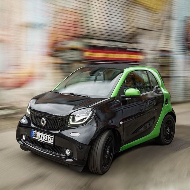 Aprovechando nuestra visita a Calafat, podremos disfrutar del nuevo modelo eléctrico de @smart_spain 🚗 Hemos preparado un circuito de habilidad en el que lo pasarás con este pequeño gran eléctrico✌🏼
#6to6trackday
6to6motor.com
.
.
.
<a href="/mbenzespana/">Mercedes-Benz España</a> <a href="/akrapovic/">Boris Akrapovic</a> @nissaneur…