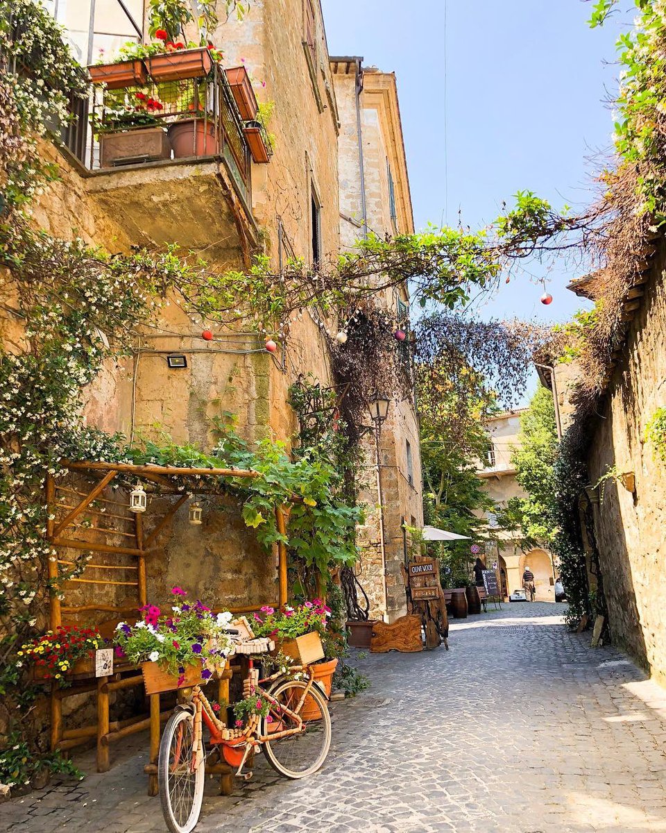 LiveOrvieto's tweet photo. ✒️ "Prenditi il diritto di sorprenderti"
(Milan Kundera)
Buona Pasqua da #Orvieto!

📸 Travelwithlilow
https://t.co/hlKD879EPx
#ViviOrvieto #LiveOrvieto https://t.co/xyaSnSZ1Ll