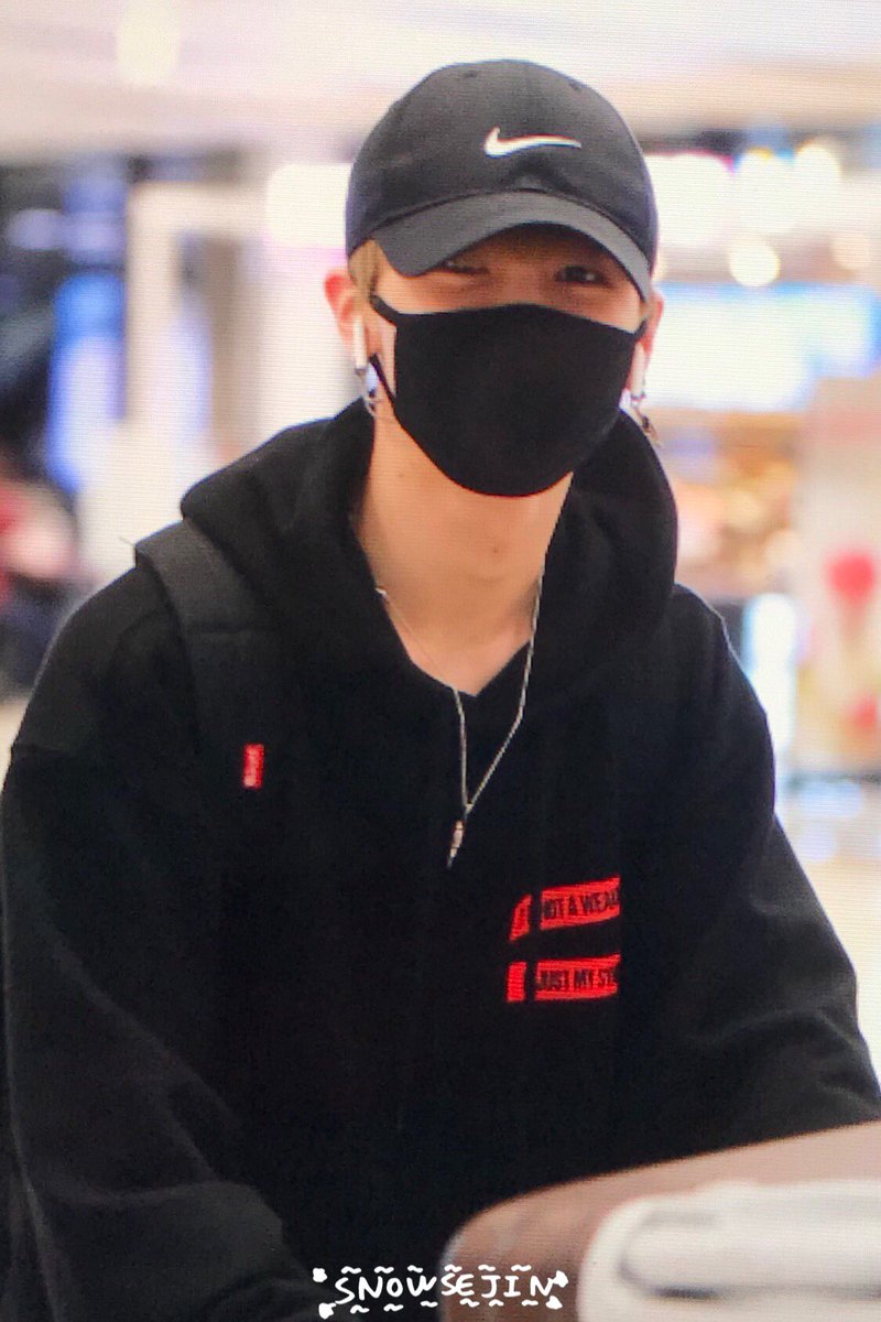 snowsejin's tweet photo. 190421 원포유 GMP입국 프리뷰 #14U #원포유 #세진 #이세진 #セジン #せじん #sejin #나침반 #원포유_나침반_N_E_W_S #큐티뽀짝세진 @14U_official_ @14U_JP 

일본활동 수고많았고 휴가 잘보내고 푹쉬어!!💙💙💙 https://t.co/GFJTOMTxrn
