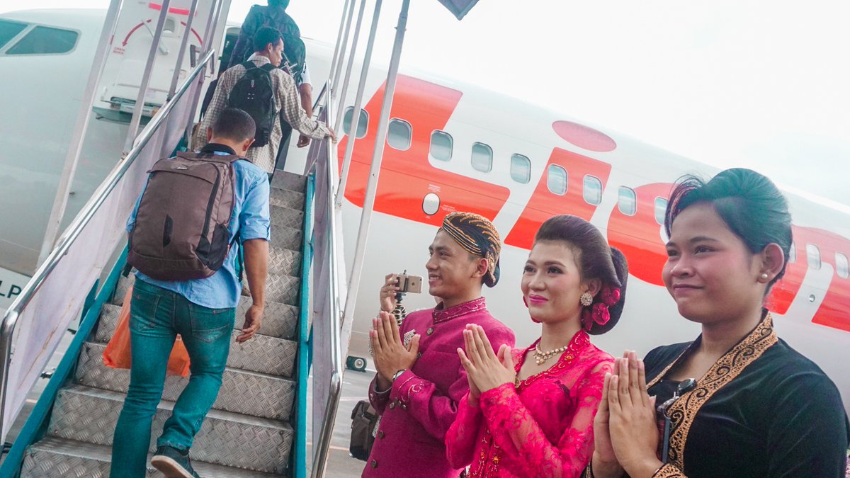 danangmandala's tweet image. instagram.com/p/Bwg3EZJlkBB/…
Lantas, apa nan dipinta?
Sampaikan saja dengan kata-kata
atau ditulis dari tinta...
Kepada seluruh kaum wanita: #selamatharikartini
#thinkmax #danangmandala #viral #blogger #vlogger #spotters
#traveler #traveling #instatravel #vlogwithsony