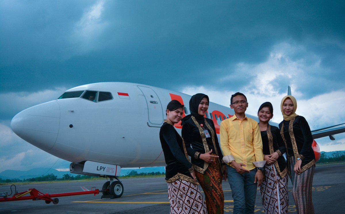 danangmandala's tweet image. instagram.com/p/Bwg3EZJlkBB/…
Lantas, apa nan dipinta?
Sampaikan saja dengan kata-kata
atau ditulis dari tinta...
Kepada seluruh kaum wanita: #selamatharikartini
#thinkmax #danangmandala #viral #blogger #vlogger #spotters
#traveler #traveling #instatravel #vlogwithsony