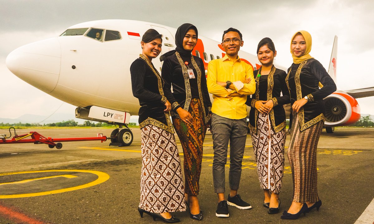 danangmandala's tweet image. instagram.com/p/Bwg3EZJlkBB/…
Lantas, apa nan dipinta?
Sampaikan saja dengan kata-kata
atau ditulis dari tinta...
Kepada seluruh kaum wanita: #selamatharikartini
#thinkmax #danangmandala #viral #blogger #vlogger #spotters
#traveler #traveling #instatravel #vlogwithsony