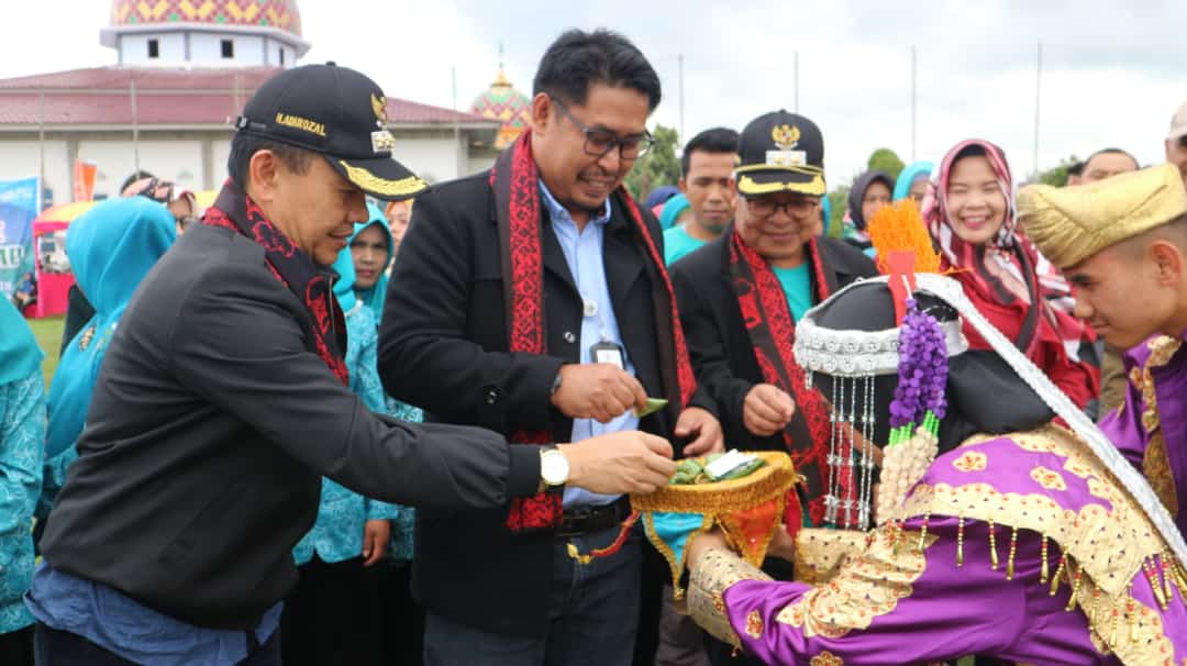 inovasi_desa's tweet photo. Pembukaan Jambore Tenaga Pendamping Desa se-Provinsi Jambi Tahun 2019, Sabtu (21/4). Dipusatkan di Kab.Kerinci. Direktur PMD Moch.Fachri mewakili Dirjen PPMD mengahdiri Jambore tersebut.

#Jambore
#Jambi
#PendampingDesa
#DanaDesa https://t.co/WOpNMInwPG