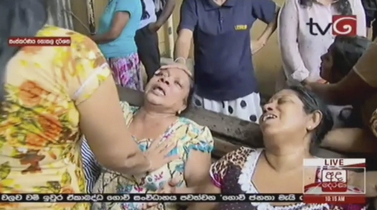 nmasunivision's tweet photo. De momento ningún grupo reivindica los ataques contra tres iglesias y tres hoteles de Sri Lanka que dejan al menos 138 muertos este domingo. Las autoridades del país decretaron toque de queda hasta mañana.
https://t.co/AChYb3eCNd https://t.co/W5JZOjBDwY