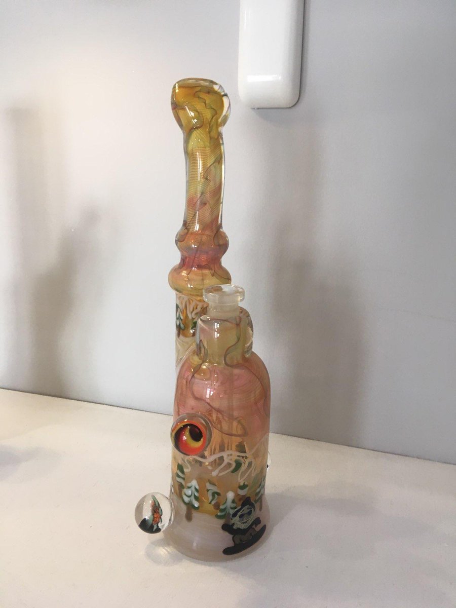 HashishKush's tweet photo. Some more pieces from the #GlassShow in Philly #glassart #stonerfam #MedicalMarijuana https://t.co/eg8tcaQR8l