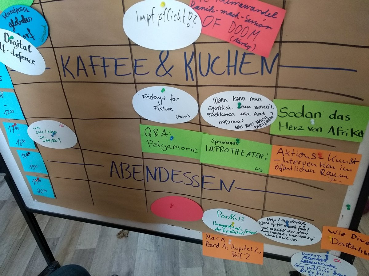 lilychen_p's tweet photo. Spontan (haha) dazugekommen: ich mache um 17:45Uhr im Theaterraum eine Improtheatersession, nachdem dies mehrmals bei mir angefragt wurde.  Schaut rein, es wird in der Regel immer sehr lustig und unterhaltsam! 🎆 #jpc19 https://t.co/rYHWDN6vBn