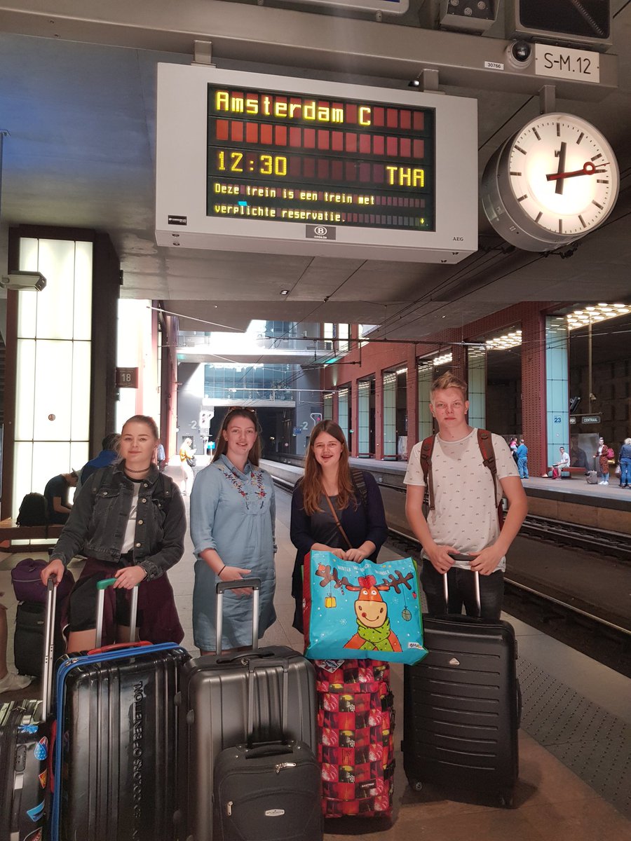 Lievevnh's tweet photo. Deze leerlingen van 6 JGZ zijn klaar voor hun internationale stage in Amsterdam @Philadelphia @EUErasmusPlus 
Voor ons zijn ze nu al #stervaneuropa #SMG #Kogeka https://t.co/1QxVjBk1rD