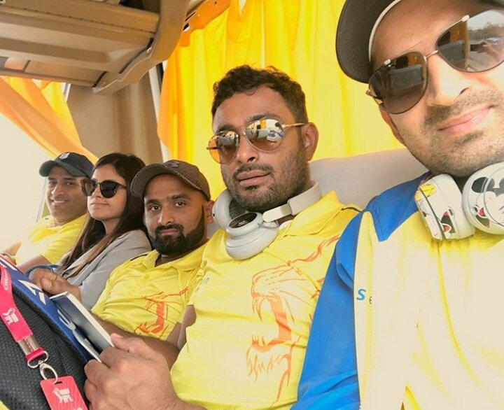 Backbenchers ❤😆🤗 

#Yellove #WhistlePodu #Dhoni #msdhoni #RCBvCSK #CSK