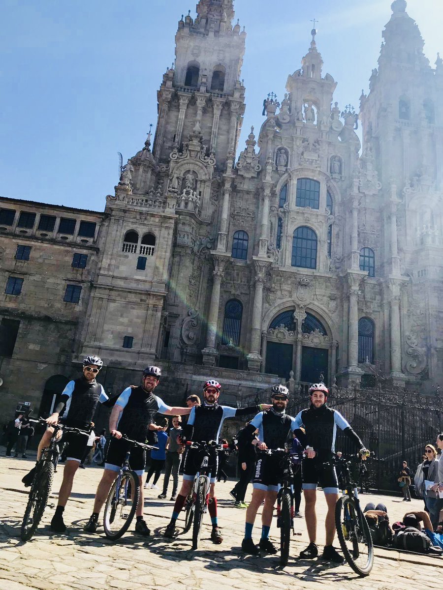 Objetivo conseguido! Si quieres llegar rápido camina solo, si quieres llegar lejos camina acompañado!! <a href="/titorodry/">rodrigo</a> <a href="/Maroto_19/">David Maroto</a> <a href="/mmaroto4/">Miguel Ángel Maroto</a> #vallejo. #RoadtoSantiago