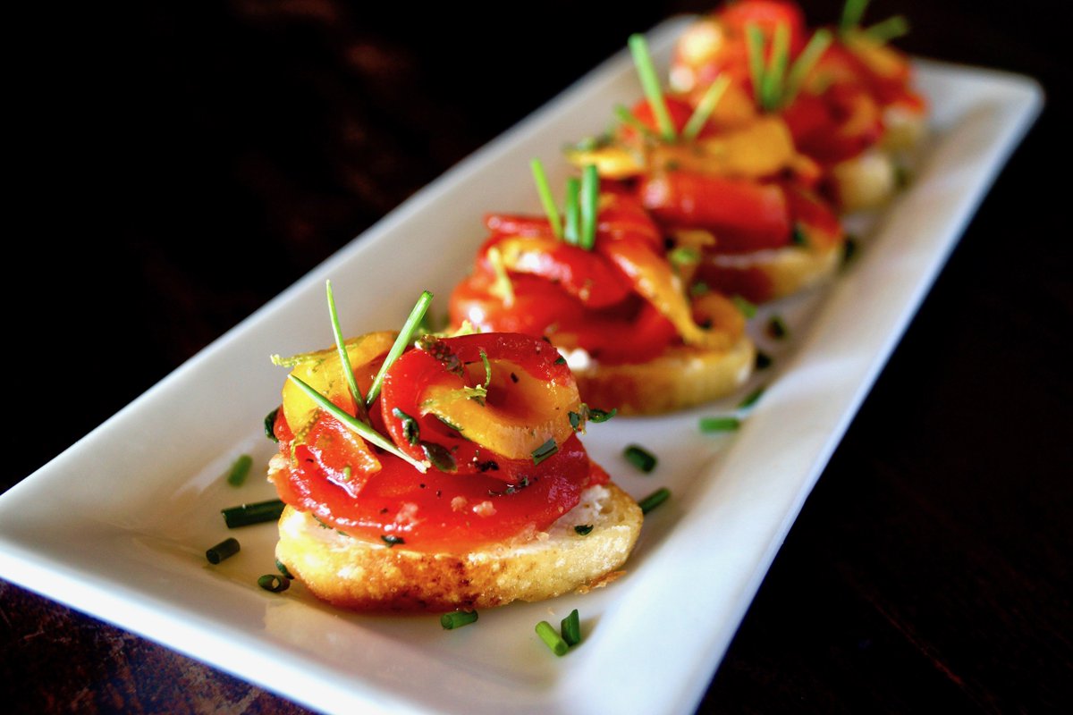 Hors d’oeuvres and appetizers can often be the most fun part of a meal, especially during Eastern. Bite-sized, savory treats are a festive way to begin a party, and that’s exactly what these Roasted Enjoya Croustades are. 

#Eastern #Ostern #Pasen 

bit.ly/2IlUp5A