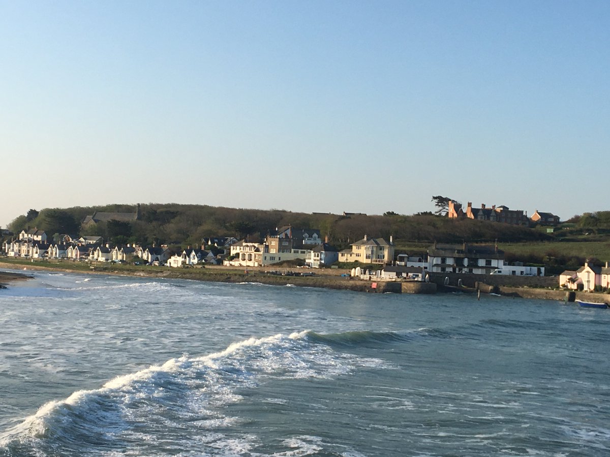BudeHolidays's tweet photo. Happy Easter from Sunny Bude ! #wearebude #bigupbude #LoveCornwall #NearDevon #DogFriendly Late April Offers at https://t.co/JLPeZ8vElL #bargainbreaks #holidaycottages #getawaynow #lastminute https://t.co/MbMdFmn8f9