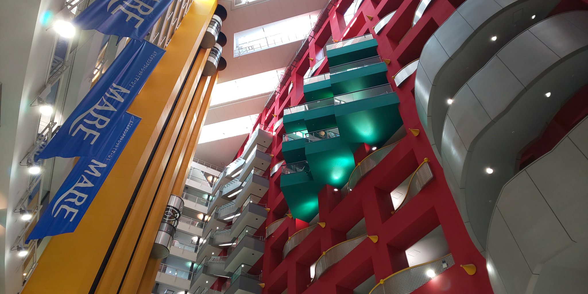 けんたろう 大阪南港atc 設備は立派なんですよ 設備は テナントも 昔に比べれば観光客とは全く関係の無いテナントや市の出先機関で埋められてはいます が そんな用途で建てられた建物では無いというのは誰が見ても明らかです T Co