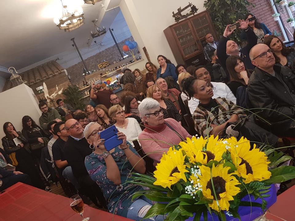 ExodusEdiciones's tweet photo. Presentación del libro «Voy a hacer un círculo al vicio que tengo de ti»de María Llarás #masnou #lasabrosita #exodus #poesia #llarás https://t.co/8AvX4j7XYN
