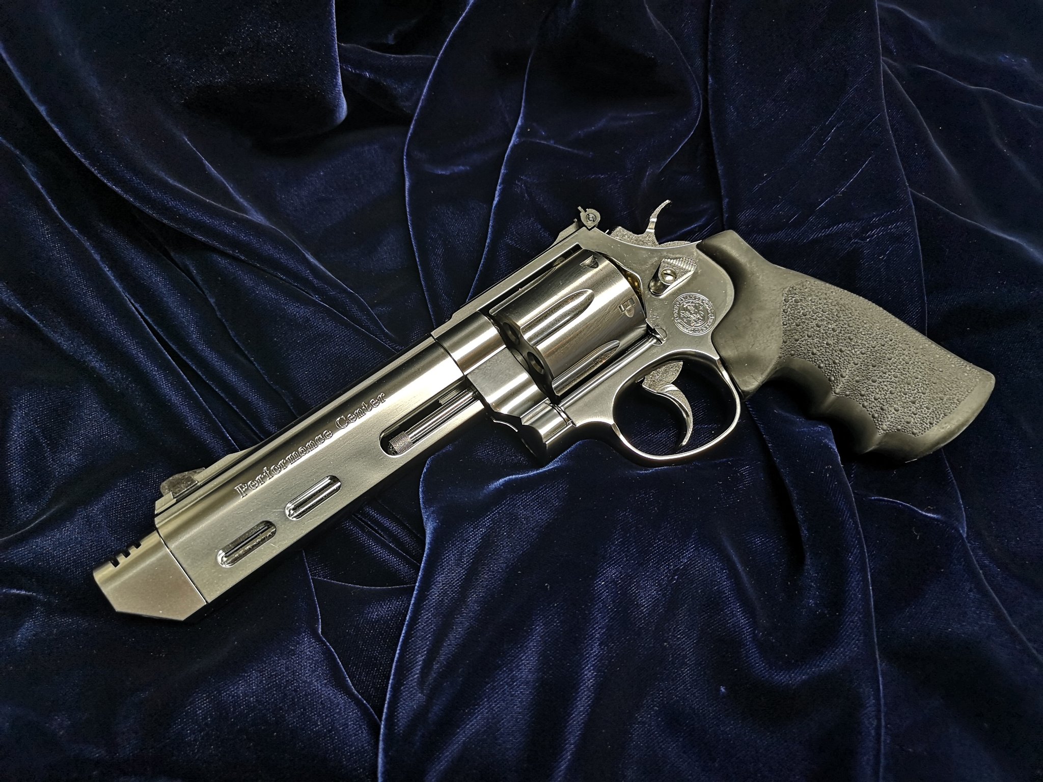 Liberator トイガンショップ リボルバーはもはや全部同じに見えますよね こちらはm29パフォーマンスセンターvコンプなる銃のようです バレルと先端のコンペンセイターがかっこいいです T Co Ffgai1cl7r Twitter