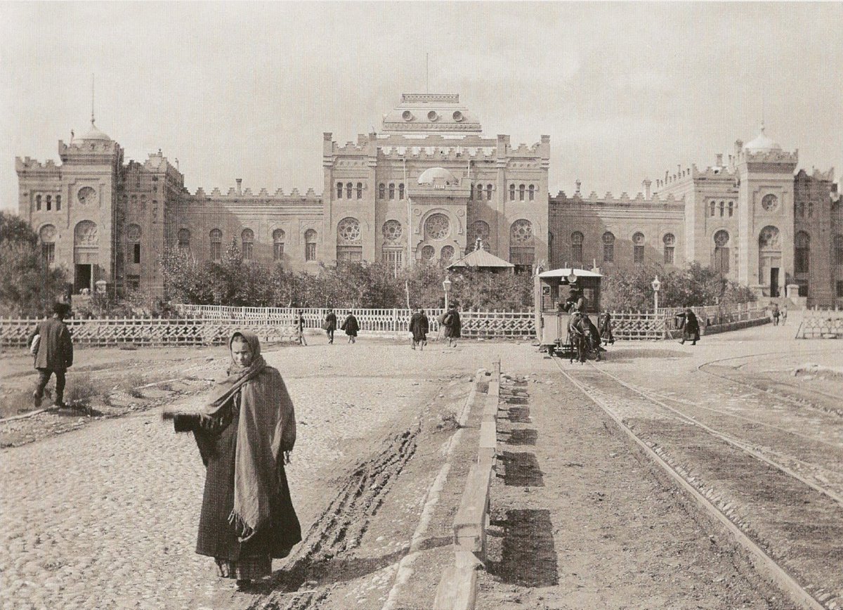 1. View from the west of the city, the #Baku Bay and Alexander Nevsky Cathedral. 1899 #azerbaijan 
2. Alexander Nevsky Cathedral, #Baku 1905
3. #Baku 1905 
4. Baku Central station. #caucasus
