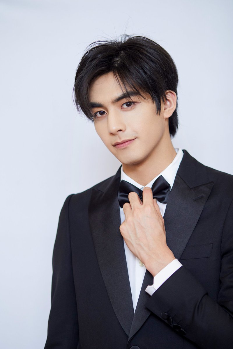 Man in suit is indeed the best  #SongWeiLong  #weilong  #宋威龙  #actor  #drama  #cdrama  #chineseactor  #dlitechan  #love  #prince