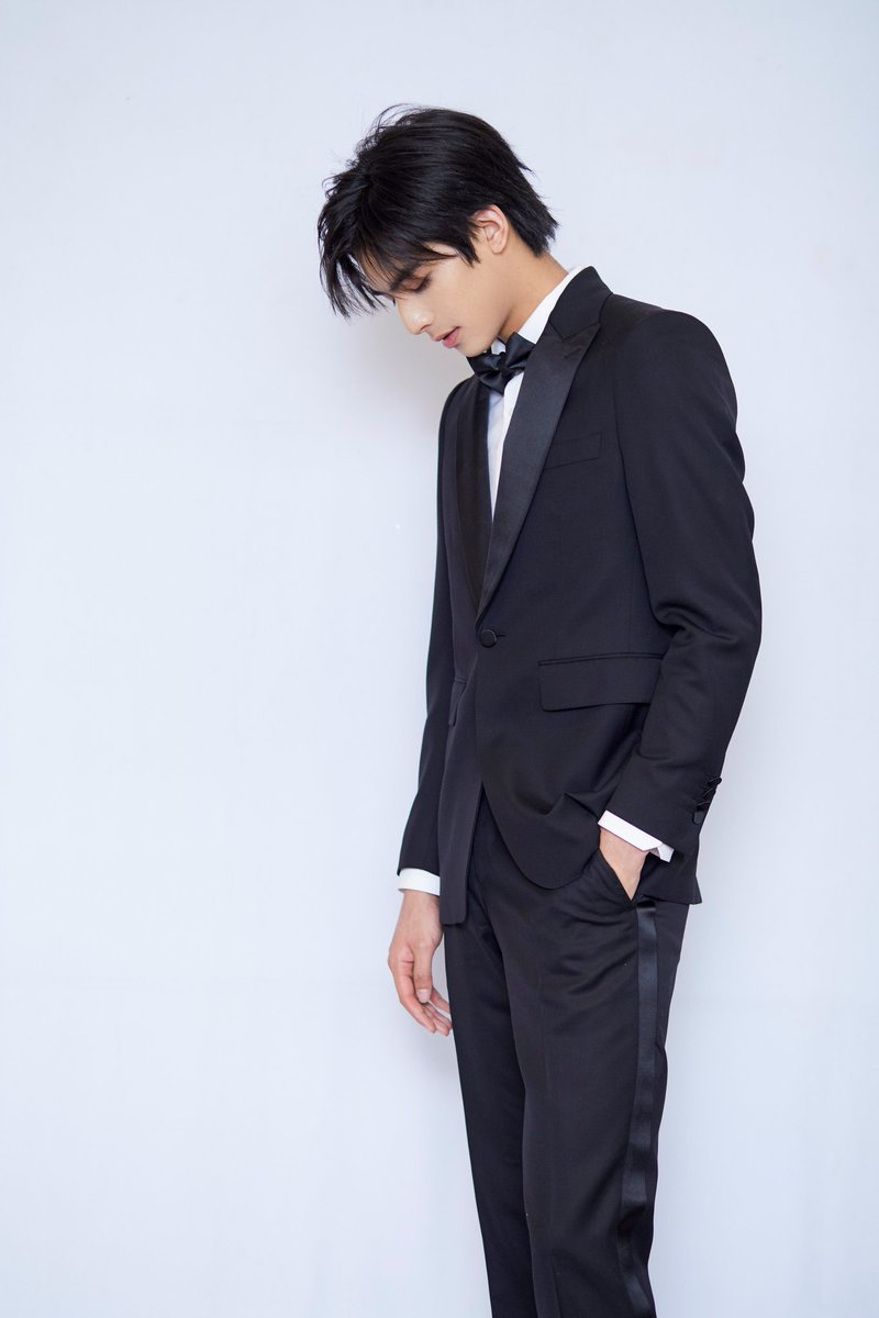Man in suit is indeed the best  #SongWeiLong  #weilong  #宋威龙  #actor  #drama  #cdrama  #chineseactor  #dlitechan  #love  #prince